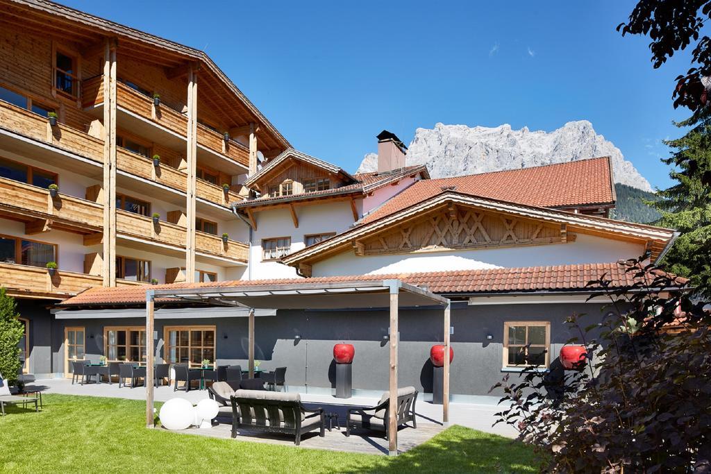 Der Gruene Baum Mountain Boutique Hotel 埃尔瓦尔德 外观 照片